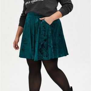 NWT Torrid Mini Crushed Velvet Skirt